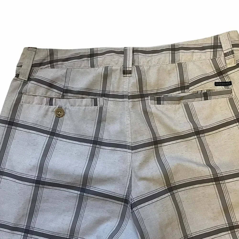 Quicksilver Men’s Grey Plaid Regular Fit Casual 28” Hybrid Amphibian Shorts